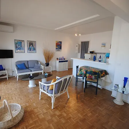 Ibis 5380 Cannes